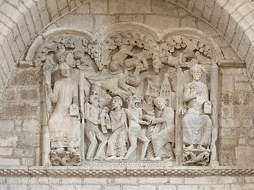 Tympan : Saint Benoît et Saint Pierre entourent le Miracle du moine Théophile.