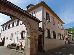 Presbytère (1777), 12 rue des Prêtres.