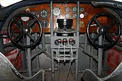Photographie du cockpit.
