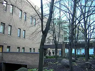 Le tribunal à 1, English Grounds, Londres