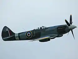 Un Spitfire Mk XVIII britannique.