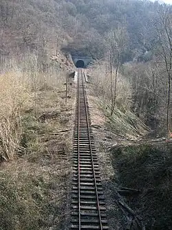 La voie en cours de repose, à proximité de Purnode.