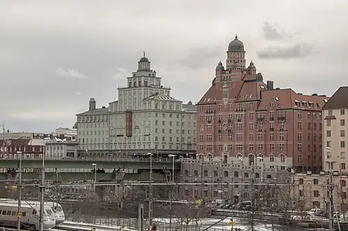 Le palais Saint-Éric et le palais des sports.