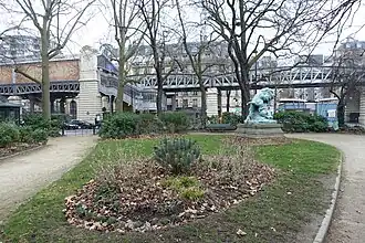 Station vue depuisle square Cambronne.