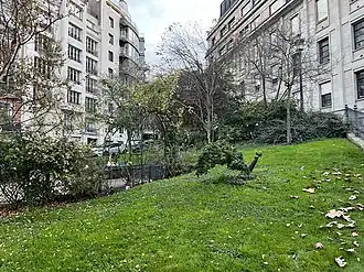 Image illustrative de l’article Square Yves-Coppens