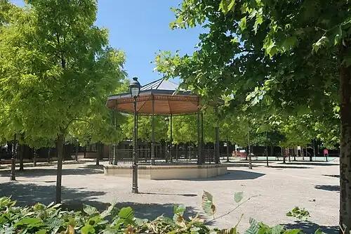 Square des Bels-Ébats et son kiosque à musique.