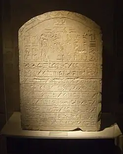 Stèle de l'Apis enterré sous le règne d'Apriès