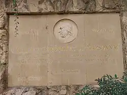 Stèle en l'honneur de l'Abbé Marsonnat (1715 - 1797), sculpteur Jean-Louis Chorel.