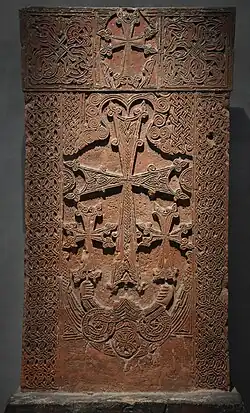 Khatchkar, fin XIIe – XIIIe siècle, Arinj, offert en 1976 par la RSS d'Arménie au Musée du Louvre,.