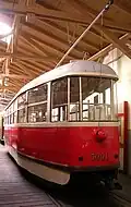 Un ancien tramway vu de derrière.