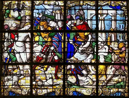 Élément de vitrail. Deux scènes sont représentées. À gauche, une femme nue, ligotée et entourée d'un homme en armes s'apprêtant à la frapper avec une verge. À droite, une femme nue, ligotée et la tête en bas s'apprête à être frappée par un hommes en armes portant un marteau.