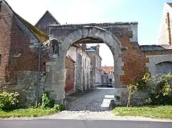 Entrée de la ferme de Saint-Julien-le-Pauvre.