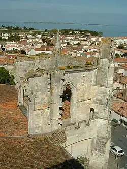 Vestiges du croisillon nord du transept.