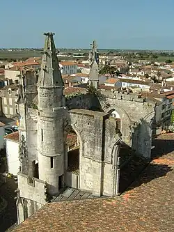 Vestiges du croisillon sud du transept.
