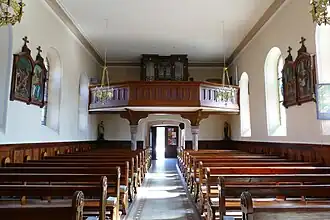 Vue intérieure de la nefvers la tribune d'orgue.