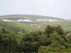 Vue du hameau de Saint-Paul depuis la route d'accès au hameau de Valmalle sur la commune de Saint-Paul-et-Valmalle.