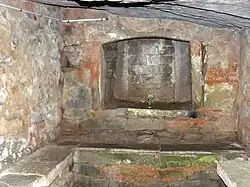 Intérieur de la grotte de saint Valbert.