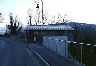 Gare amont depuis la route.