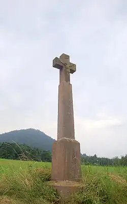 Croix sous la roche des Hauts Champs.