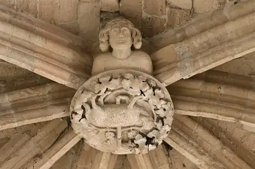 Clef de l'abside, l'agneau et tête de Charles&nbsp;II.