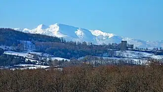 La tour sous la neige.