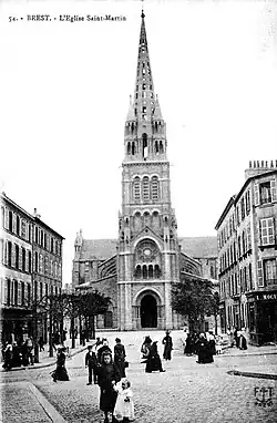 Église Saint-Martin au début du XXe siècle vue de l'actuelle rue Jean-Jaurès