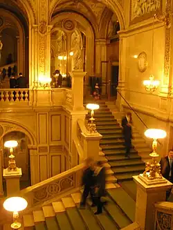 Le grand escalier.