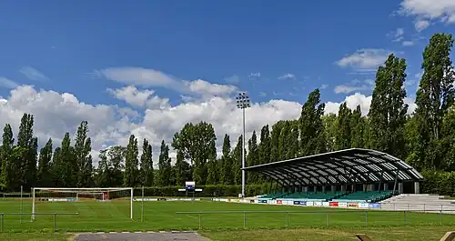 Situé dans le quartier de Vidy, le stade Juan-Antonio-Samaranch est l'enceinte historique du SLO, mais il ne répond pas aux normes de la Swiss Football League pour y organiser des matchs professionnels.