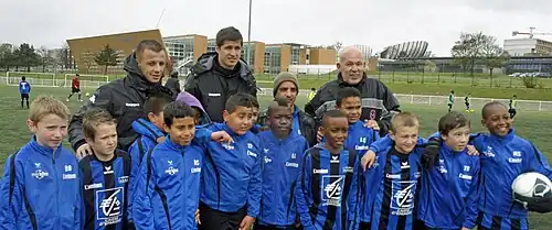 Terrain de football et bibliothèque Sorbon.