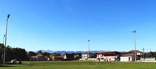 Le stade de football Franck-Sarrabayrouse.