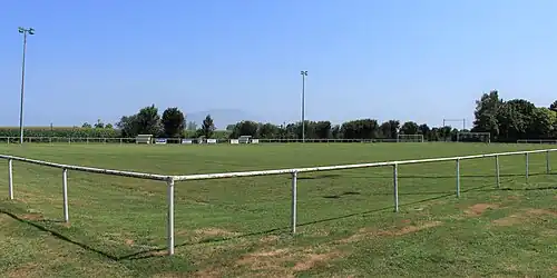 Le terrain de football du collège Jean-Jaurès.