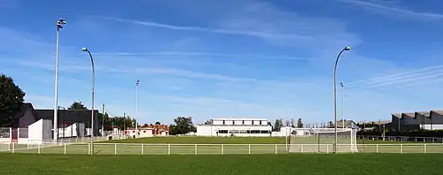 Le stade de football du Commando Hispano.
