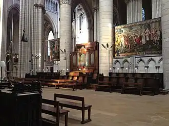 Photo des stalles prise depuis le déambulatoire