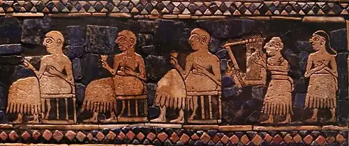 Détail de l'« étendard d'Ur » : convives du banquet et joueur de lyre. British Museum.