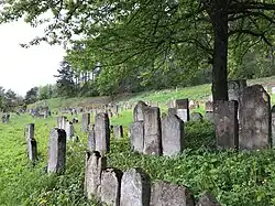 et son cimetière, classé,