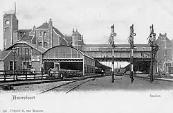 Vue Est avec le champ de voies