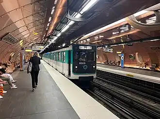 Entrée d'une rame MP 59 en direction de Châtelet.