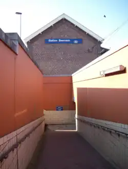 Accès au passage souterrain.