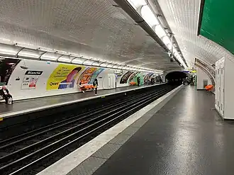Les quais vus en direction de Porte Dauphine.