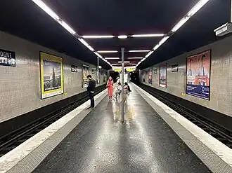 Le quai vu en direction de Boulogne - Pont de Saint-Cloud.
