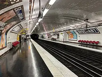 Les quais de la station.