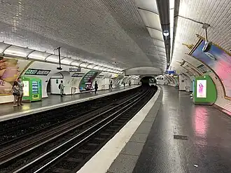Les quais vus en direction de La Courneuve - 8 Mai 1945.