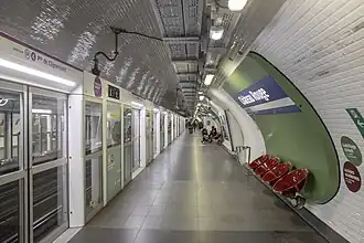 Quai en direction de Porte de Clignancourt.