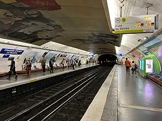 Un quai de la ligne 9.
