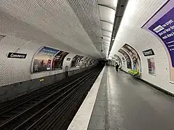 La demi-station sud, desservie en direction de Balard.