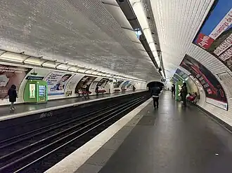 Vue des quais en direction de Porte Dauphine.
