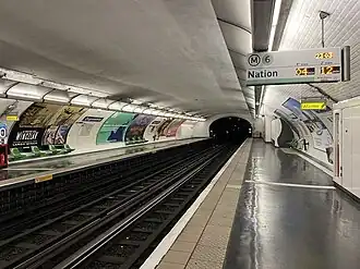 Les quais de la station vus en direction de Nation.