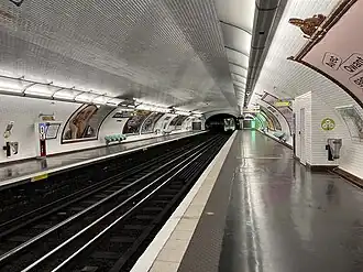 Les quais vus en direction de Pointe du Lac.
