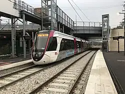 Vue d'une rame de la ligne T11 d'Île-de-France à Épinay-Villetaneuse