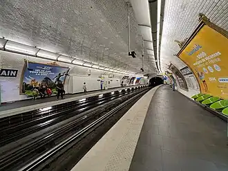 Vue d'ensemble des quais vers Mairie des Lilas (actuelle direction Rosny-Bois-Perrier), en 2022.